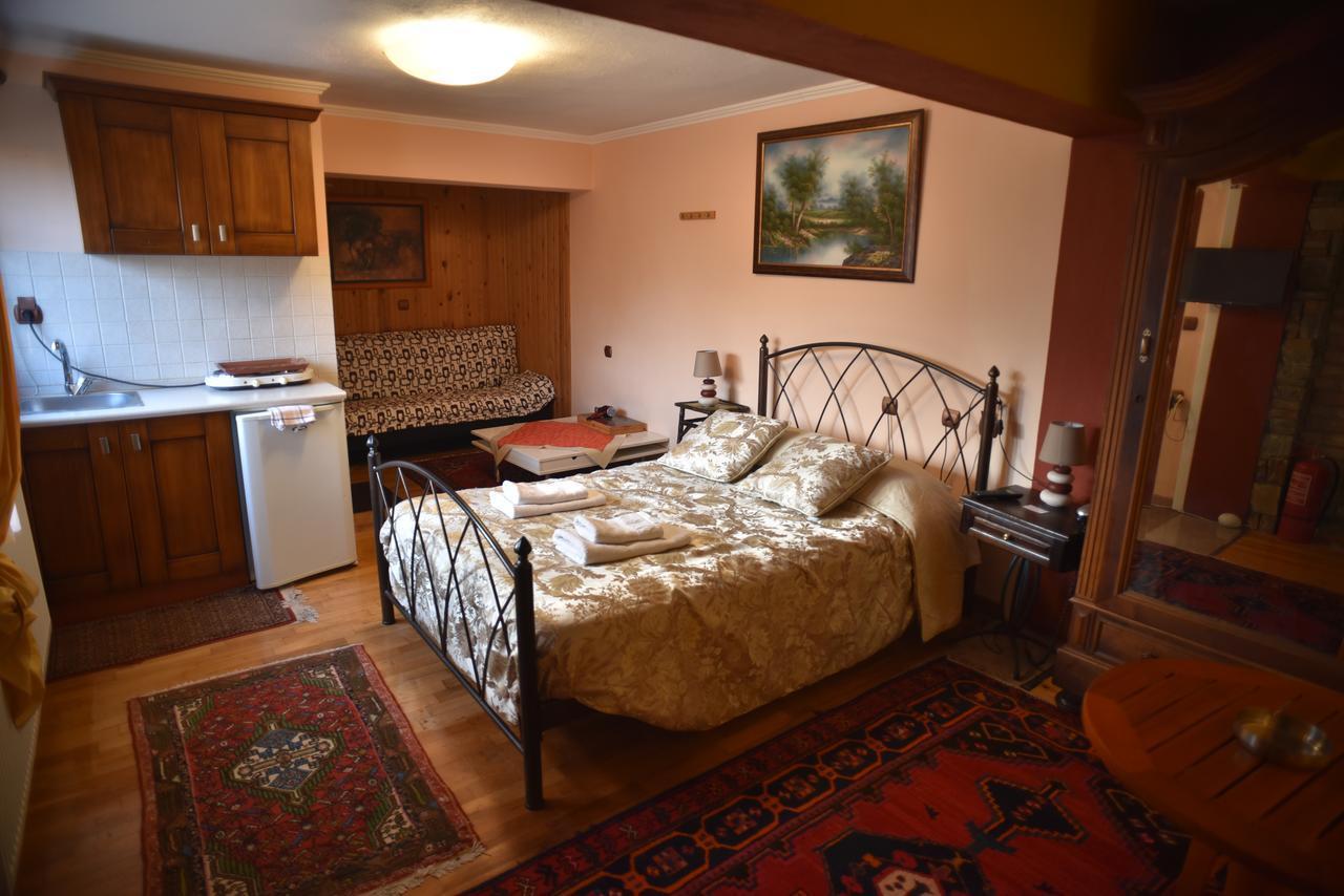 Santa Marina Guesthouse Káto Loutrákion Extérieur photo