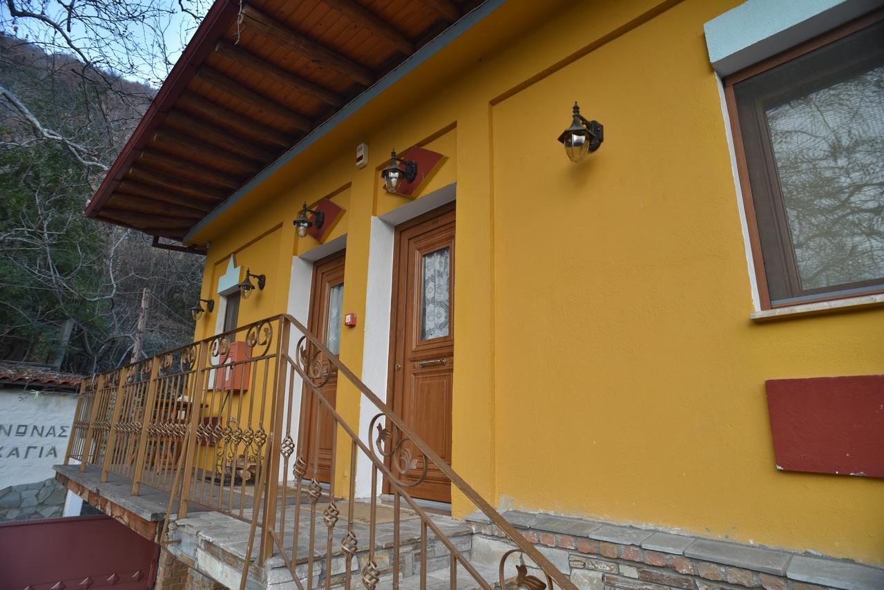 Santa Marina Guesthouse Káto Loutrákion Extérieur photo