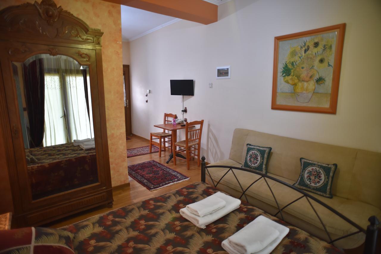 Santa Marina Guesthouse Káto Loutrákion Extérieur photo
