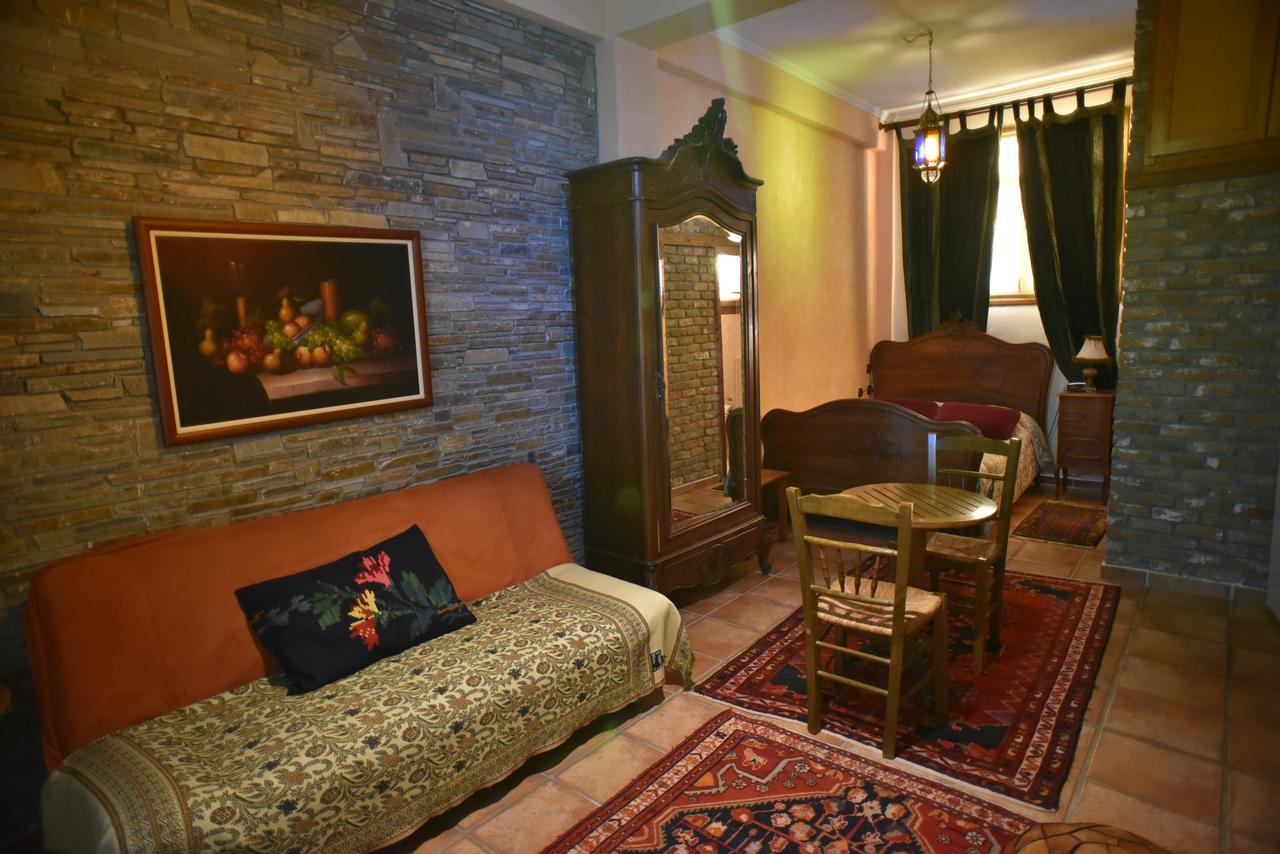 Santa Marina Guesthouse Káto Loutrákion Extérieur photo