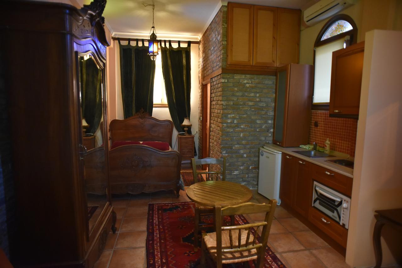 Santa Marina Guesthouse Káto Loutrákion Extérieur photo