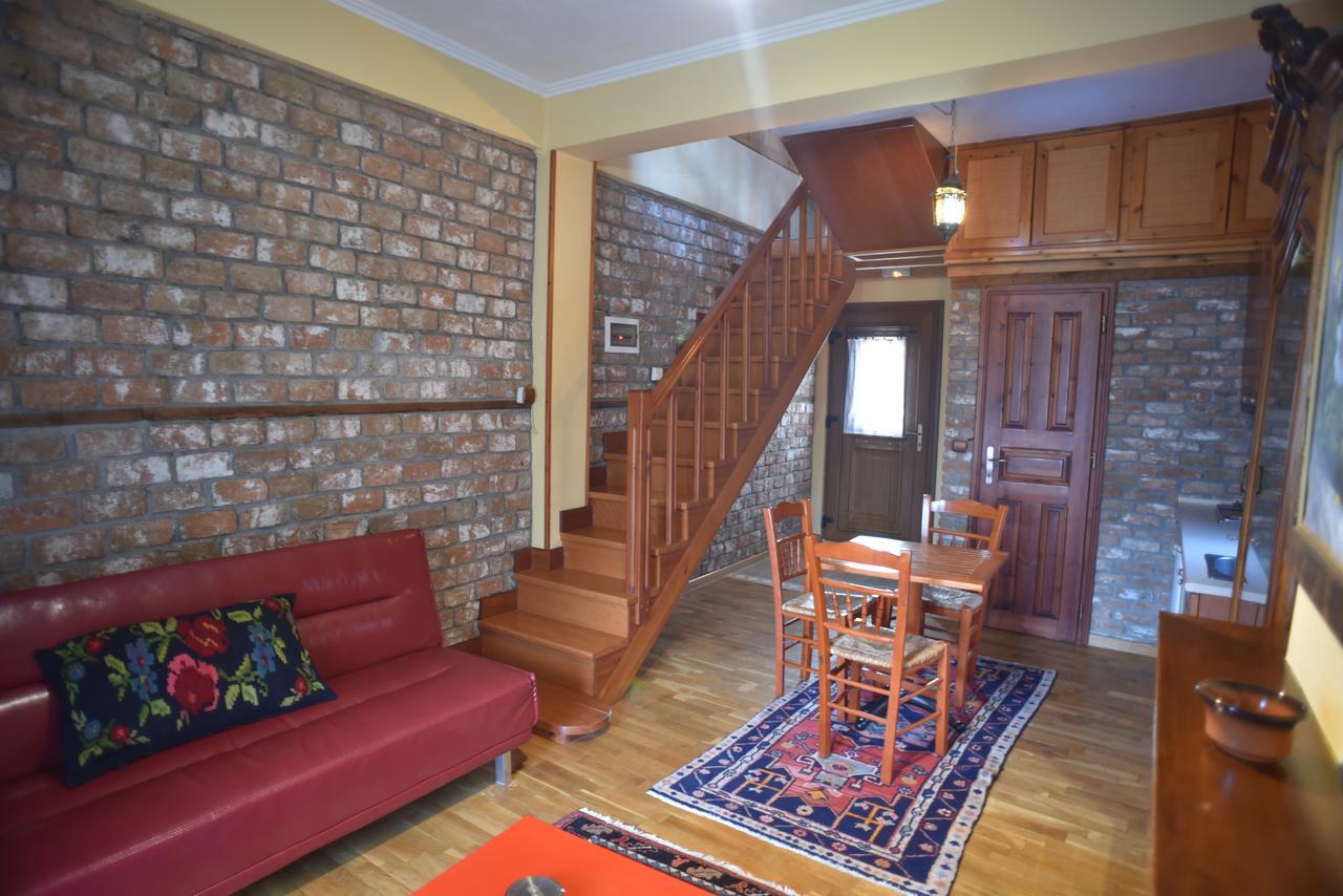 Santa Marina Guesthouse Káto Loutrákion Extérieur photo