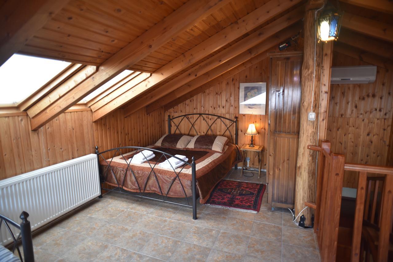 Santa Marina Guesthouse Káto Loutrákion Extérieur photo