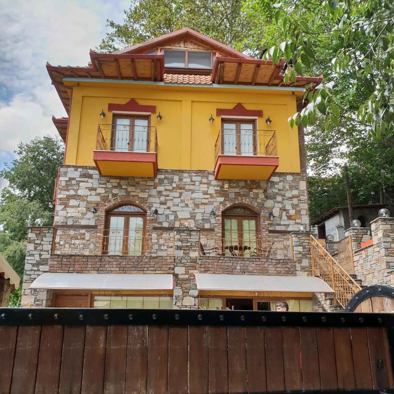Santa Marina Guesthouse Káto Loutrákion Extérieur photo