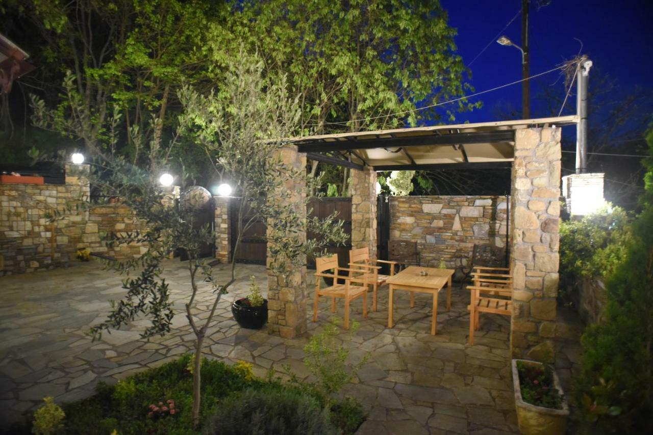 Santa Marina Guesthouse Káto Loutrákion Extérieur photo