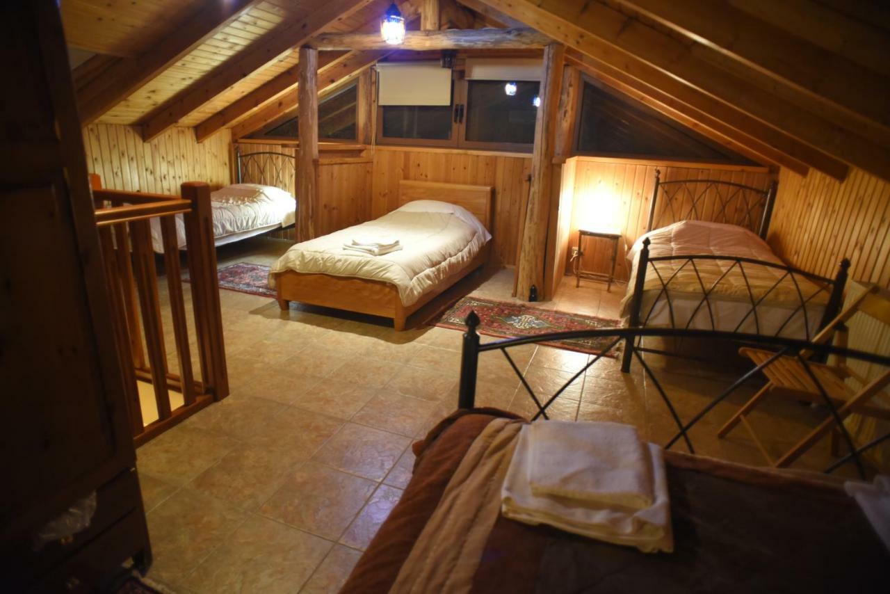 Santa Marina Guesthouse Káto Loutrákion Extérieur photo