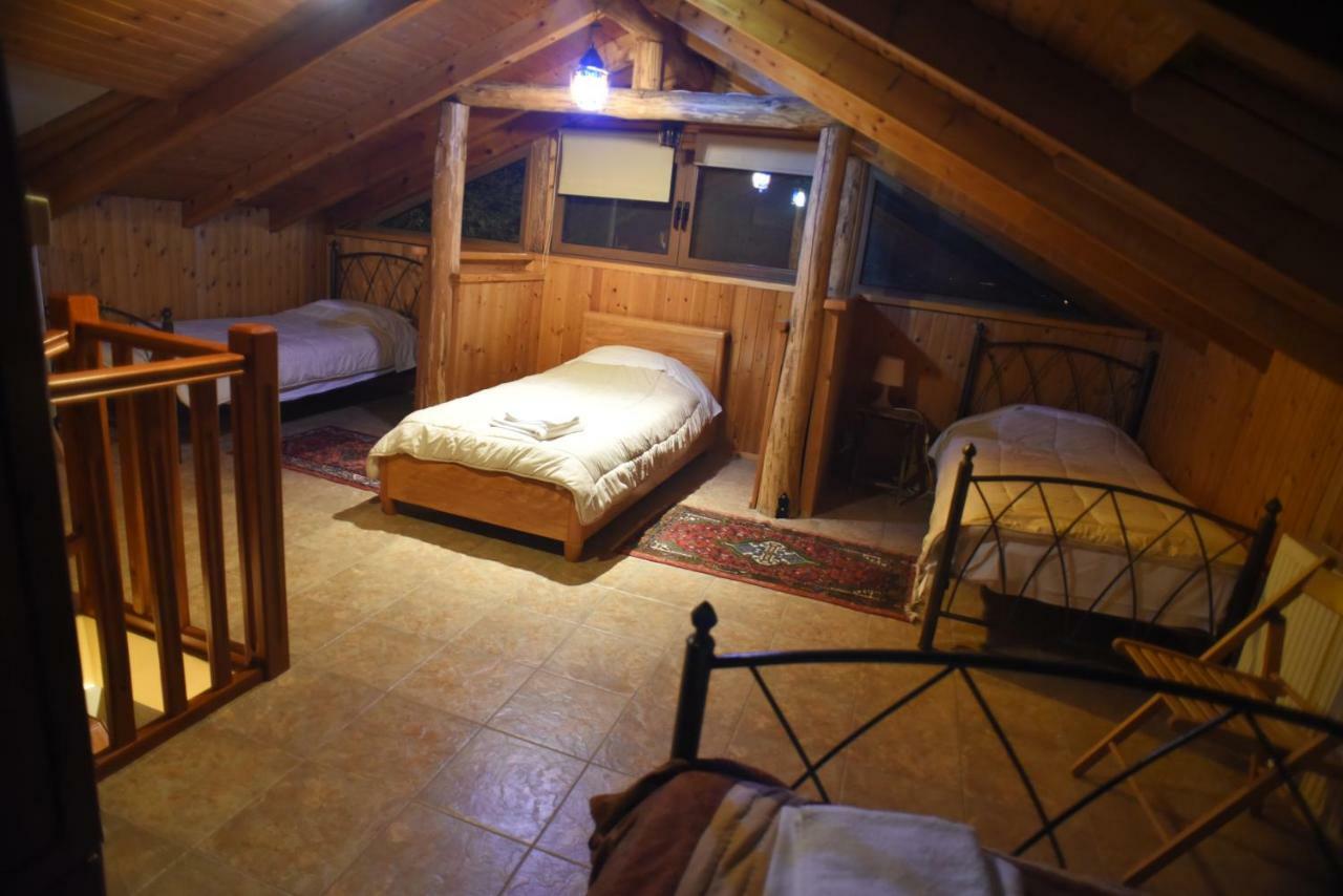 Santa Marina Guesthouse Káto Loutrákion Extérieur photo