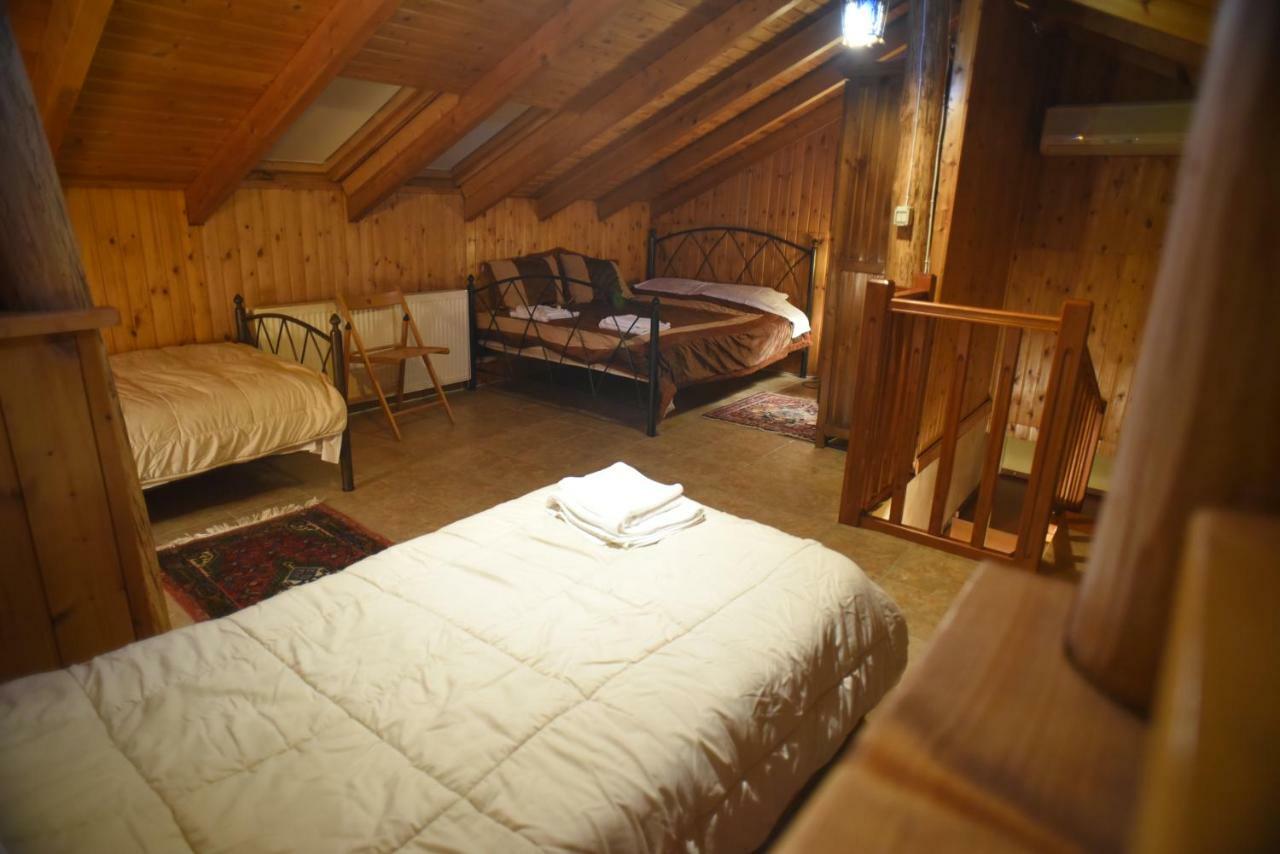 Santa Marina Guesthouse Káto Loutrákion Extérieur photo