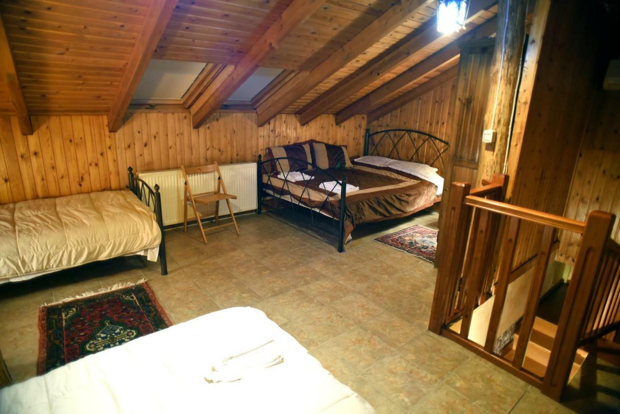 Santa Marina Guesthouse Káto Loutrákion Extérieur photo