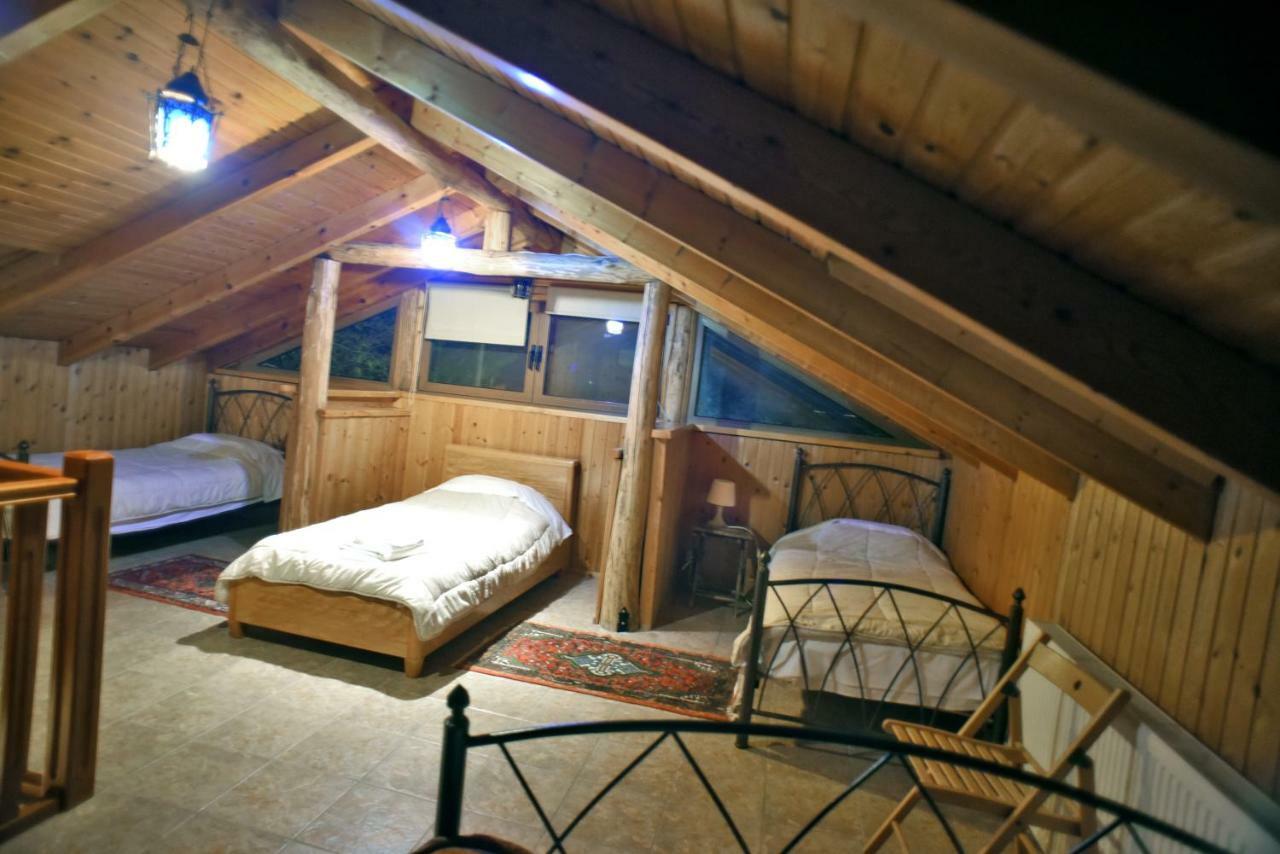 Santa Marina Guesthouse Káto Loutrákion Extérieur photo